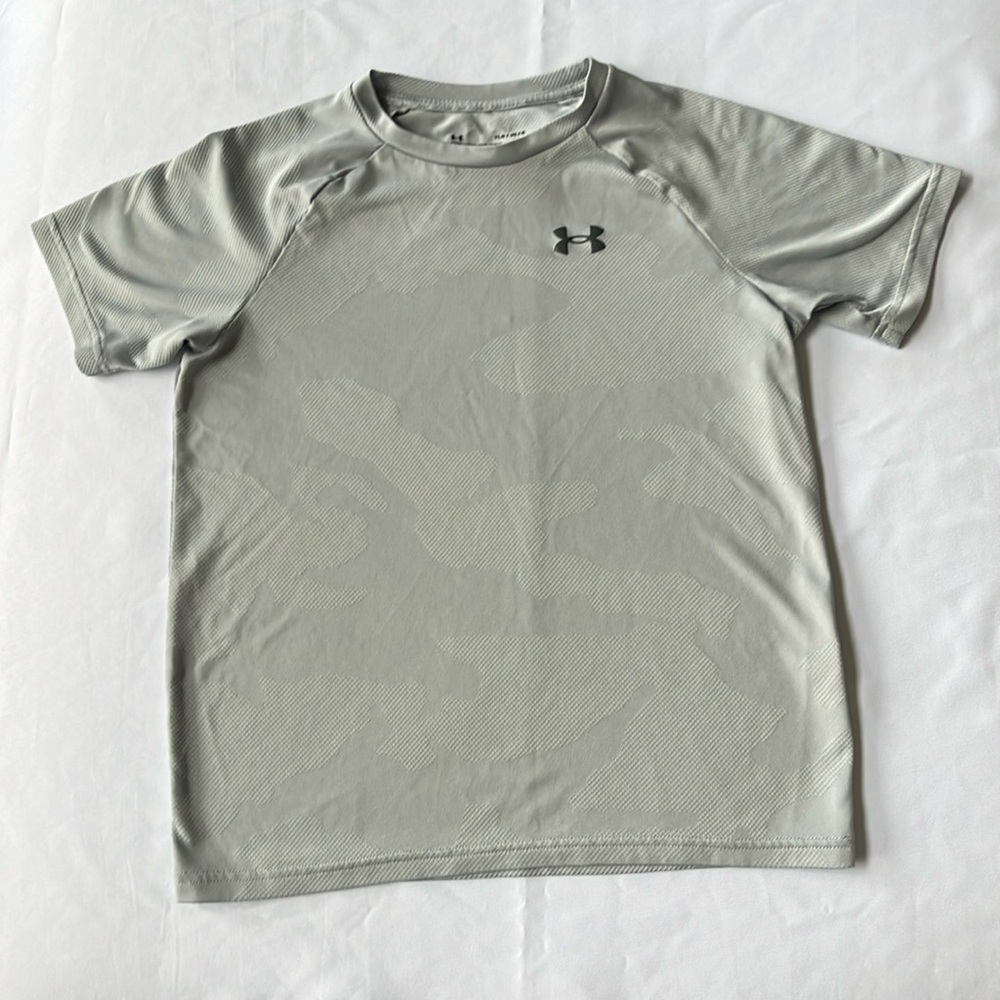Under Armour Shirt. YLG. Very good condition.